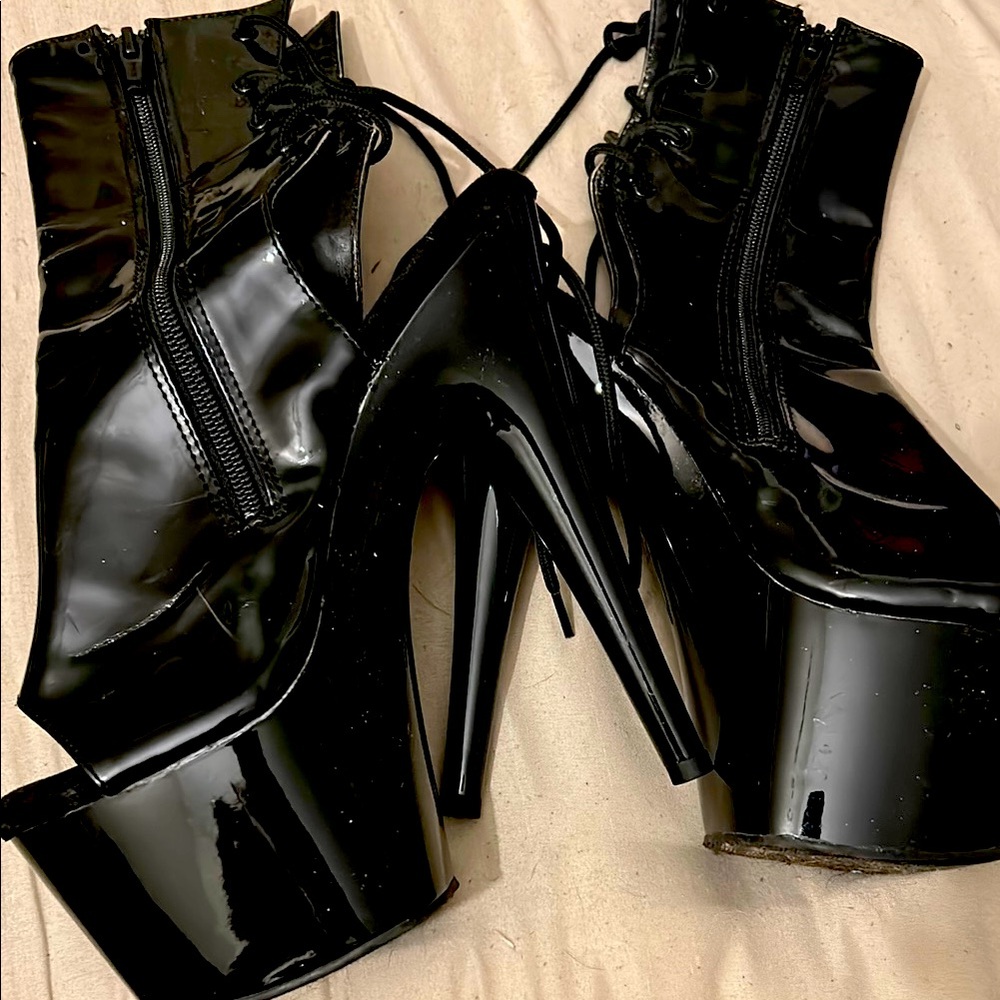 Pleaser Black Heeled Boots Sleek and Stylish